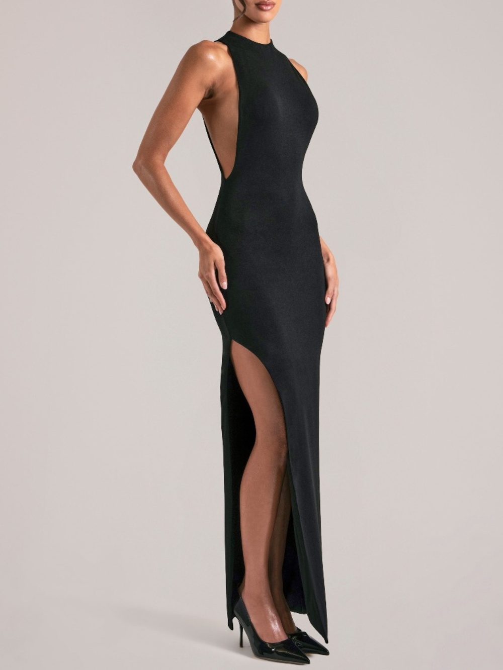 Oh Polly Sleeveless Maxi Dress  in Black Size MM